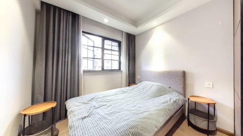 Park 1903 Saint薇望 doesn't have a direct equivalent in English that would maintain its original meaning while sounding natural. A closer translation for - View 4