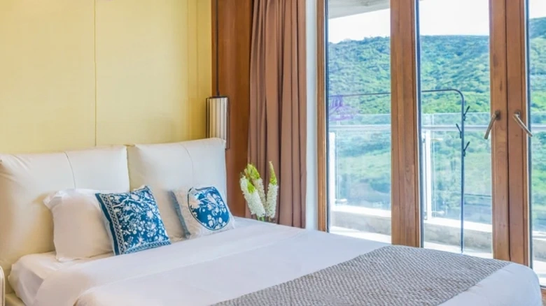 Half Mountain Peninsula - View 2