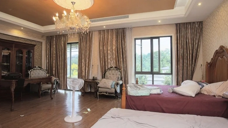 Green City Mountain Speak Interval The direct translation can sound a bit awkward in English. A more natural rendering might be - View 5