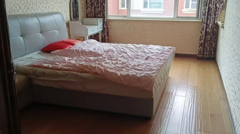 Changchun Pearl明珠 can be directly translated as part of the location name and descriptive term. For precise translation in context or specific use case e.g., business, geographic, additional information might be needed. However, strictly translating - View 3