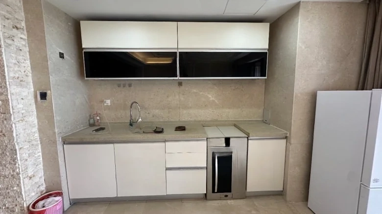 Peninsula Hillside · Central Seaview Avenue - View 4