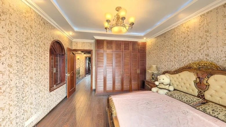 Maidi Manor - View 4