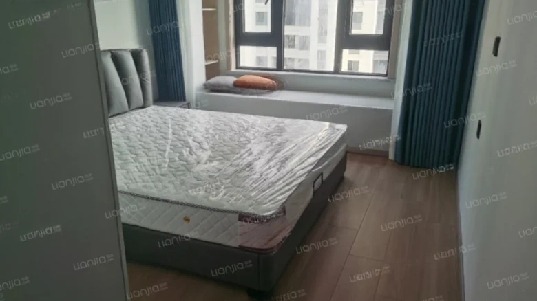 Horizontal Slough Embroidery Garden - View 4