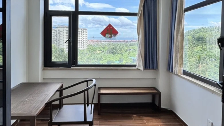 Huayue Haitang (Happy Sea Hibiscus) - View 3