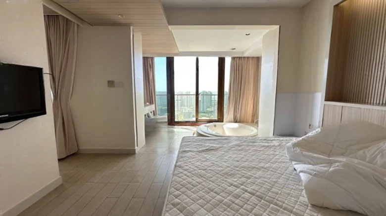 Half Mountain Half Island East Sea Bay Phase Three - View 3