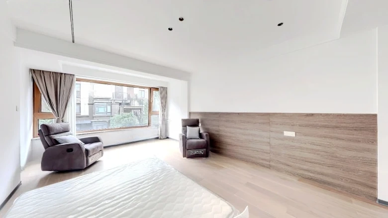 Dragon Lake Blue Lake Domain - View 2