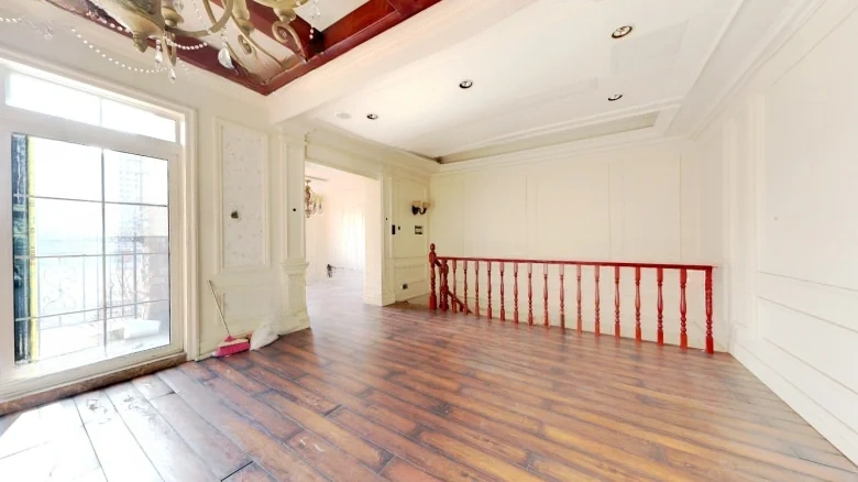 Lake Dragon Splendid Wave Coastline - View 2