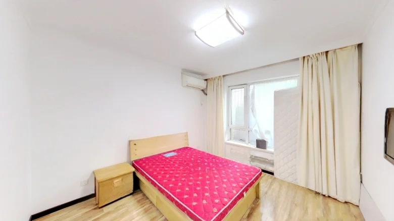 Fifth Avenue Garden - View 4