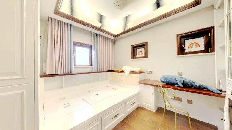 Schönbrunn Imperial Crown Garden - View 4