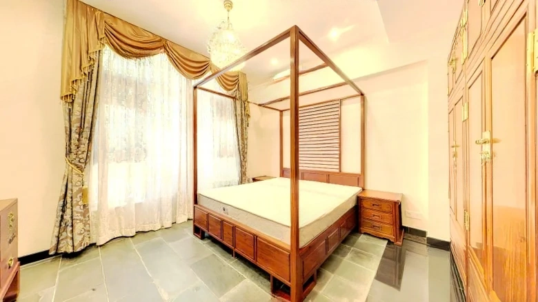 Jinxiu Fragrant River Garden Tulip Garden - View 2