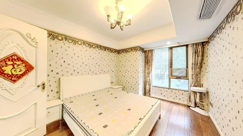 Polyzen Crystal Mountain - View 3