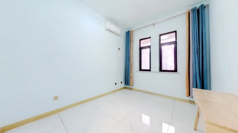 Poly Real Roland Sea Coast - View 2