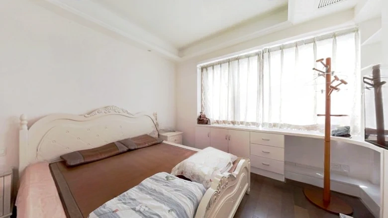 Binjiang Riverside Gate Tower - View 3