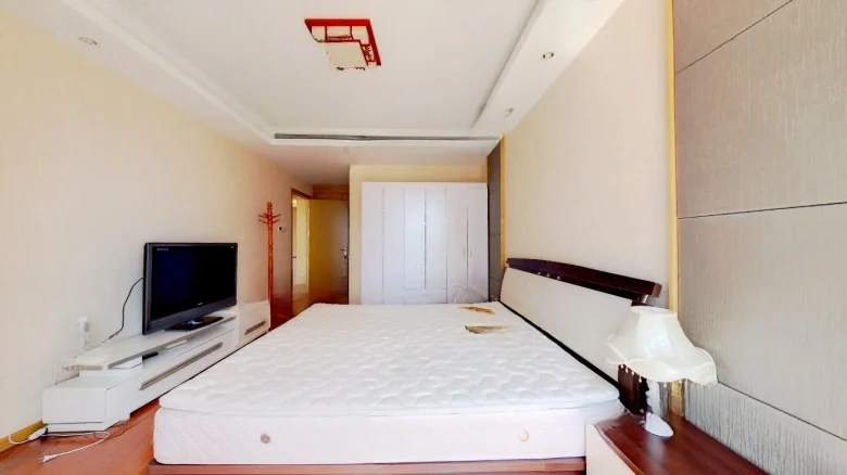 Lushang Shoufu碧桂園 It seems there might have been an additional term - View 1