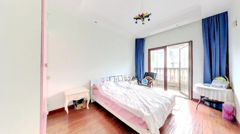 Central Villa Bluecaster - View 3