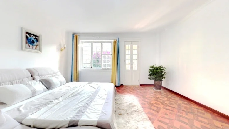 Dianchi Wei Cheng Yanlan Bay - View 2