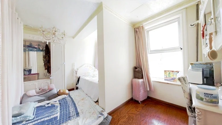 Golden Land Platinum Joy - View 2