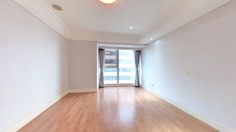 East Sea Road 9号注：在这一翻译中，“号”通常保留不变，因为它具体指地址中的门牌号码。如果需要完全西化的表达，可以进一步译为 - View 3