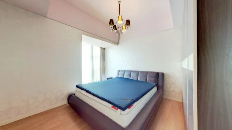 Eastern Golden Seat - View 2