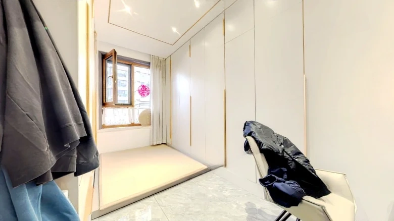 Hampshire Palace - View 4