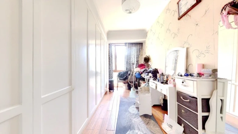 Blue County Famous Estate - View 2