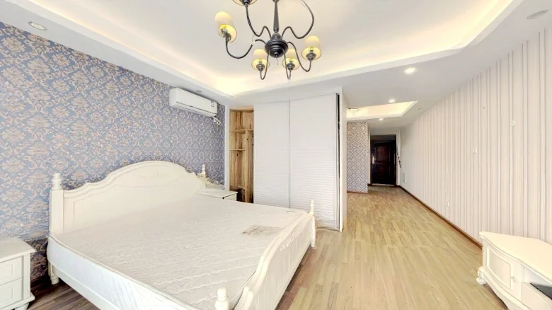 Ten Thousand Crowns Mansion - View 1