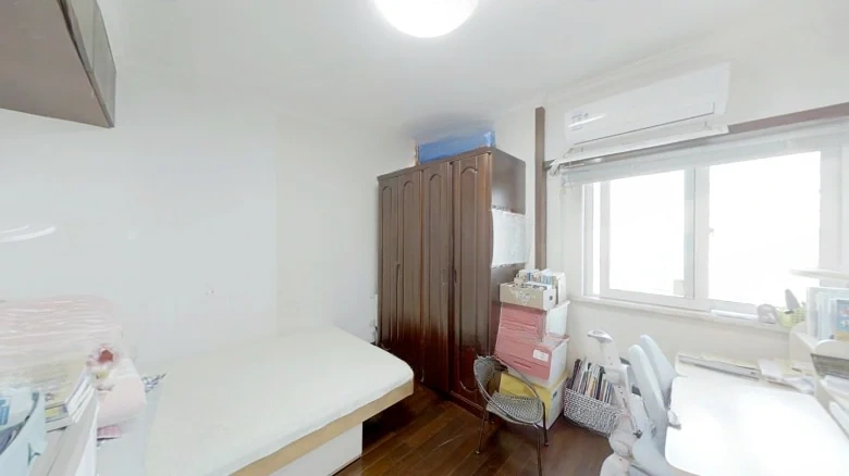 Yu Cheng Tower - View 3