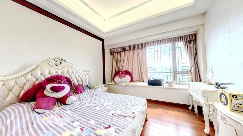 Elegant Residence Cambridge Confluence - View 2