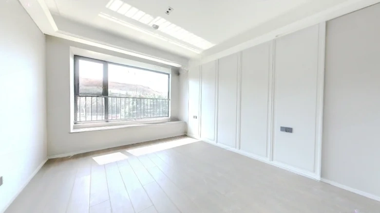 Lao Mountain No. 1 Yard - View 2