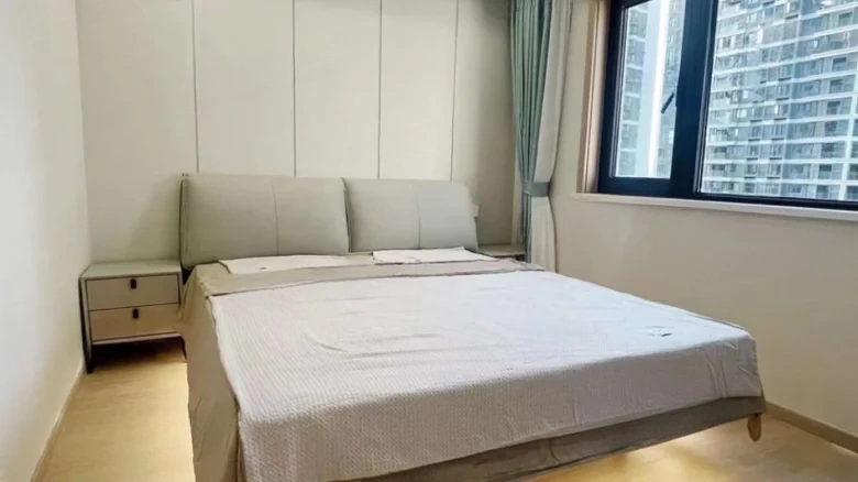 Horizontal Slough Embroidery Garden - View 2