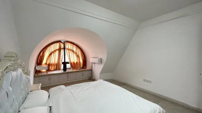 Champagne Town - View 8