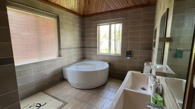 Island Villa Garden - View 11