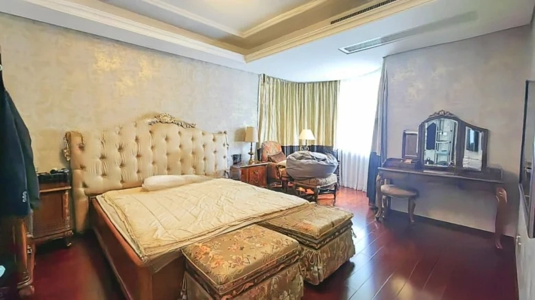 Golden Premier - View 3