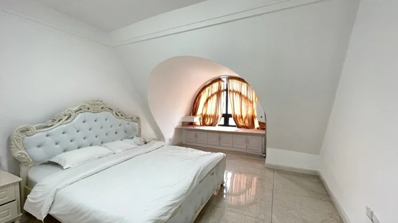 Champagne Town - View 7