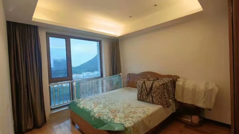 Half Mountain Peninsula - View 2