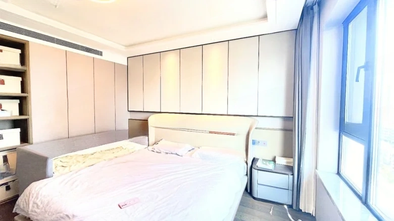 Golden Land Peak Hub - View 4