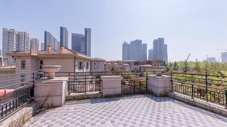 Aurora Manor Court - View 28