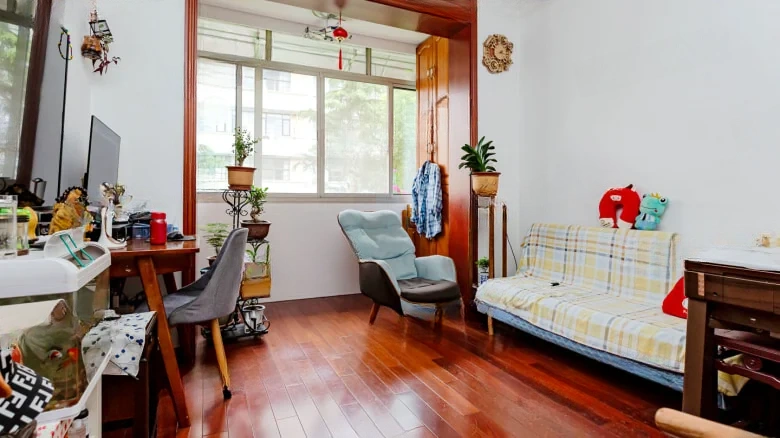 Luo Chang Middle Road 1100 Lane - View 3