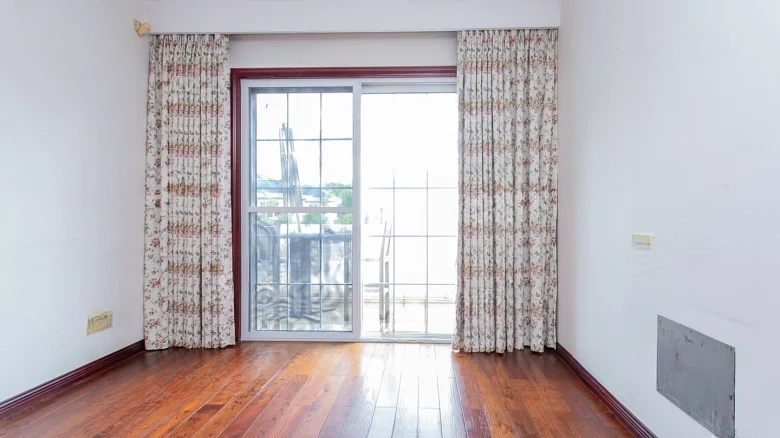 China Sea Jade Lake Shore - View 6