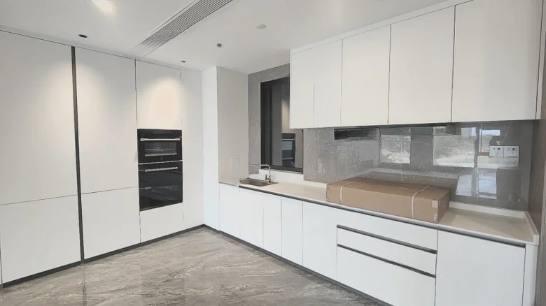 Luhong · Listening Blue Times - View 7