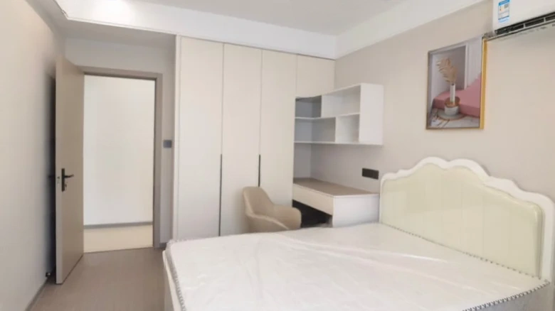 Lushong Yard - View 2