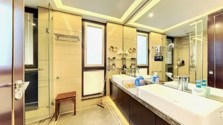 Purple Forbidden City No.1 Courtyard South Yard - View 13