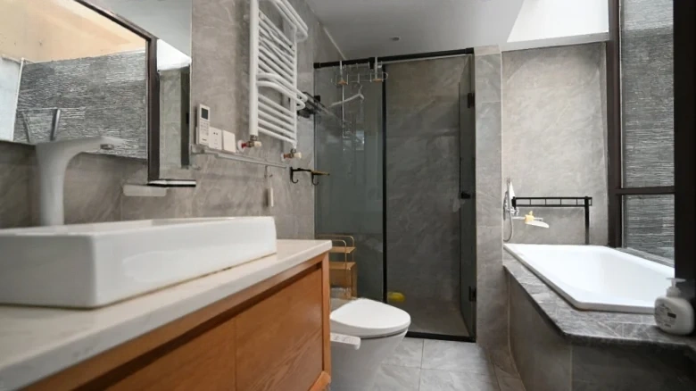 Magnificent Island Facing Two Rivers and Government Offices - View 20