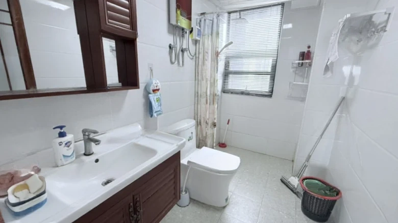 Zhouda Dongfang Bahamas, which translates to "Zhouda Oriental Bahamas". - View 8