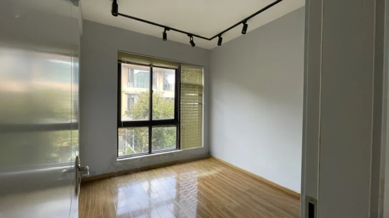 Dianchi Creek Valley - View 2