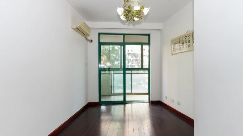 Silk House Floral Whisper - View 2