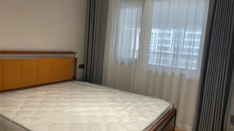 Horizontal Slit Embroidery Garden - View 3