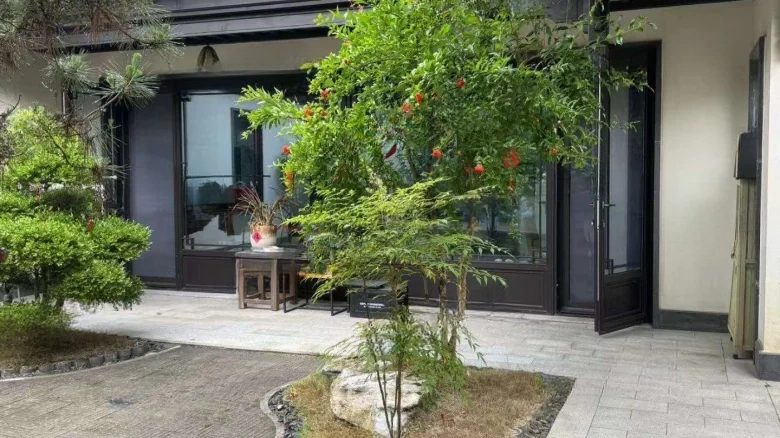 Inkstone Creek Lake - View 7