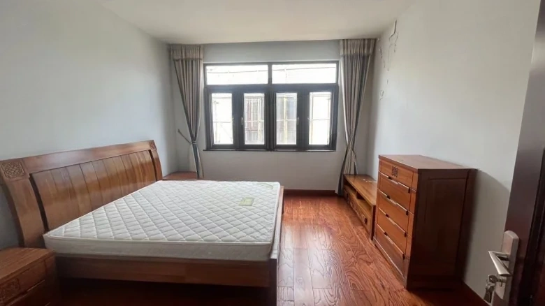 Rongyu Compound или более точно в контексте имен местности может быть - View 5