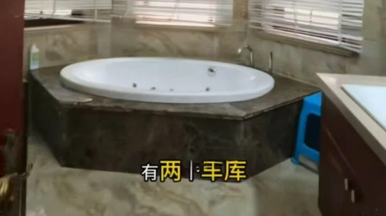 Schönbrunn Imperial Crown Garden - View 11